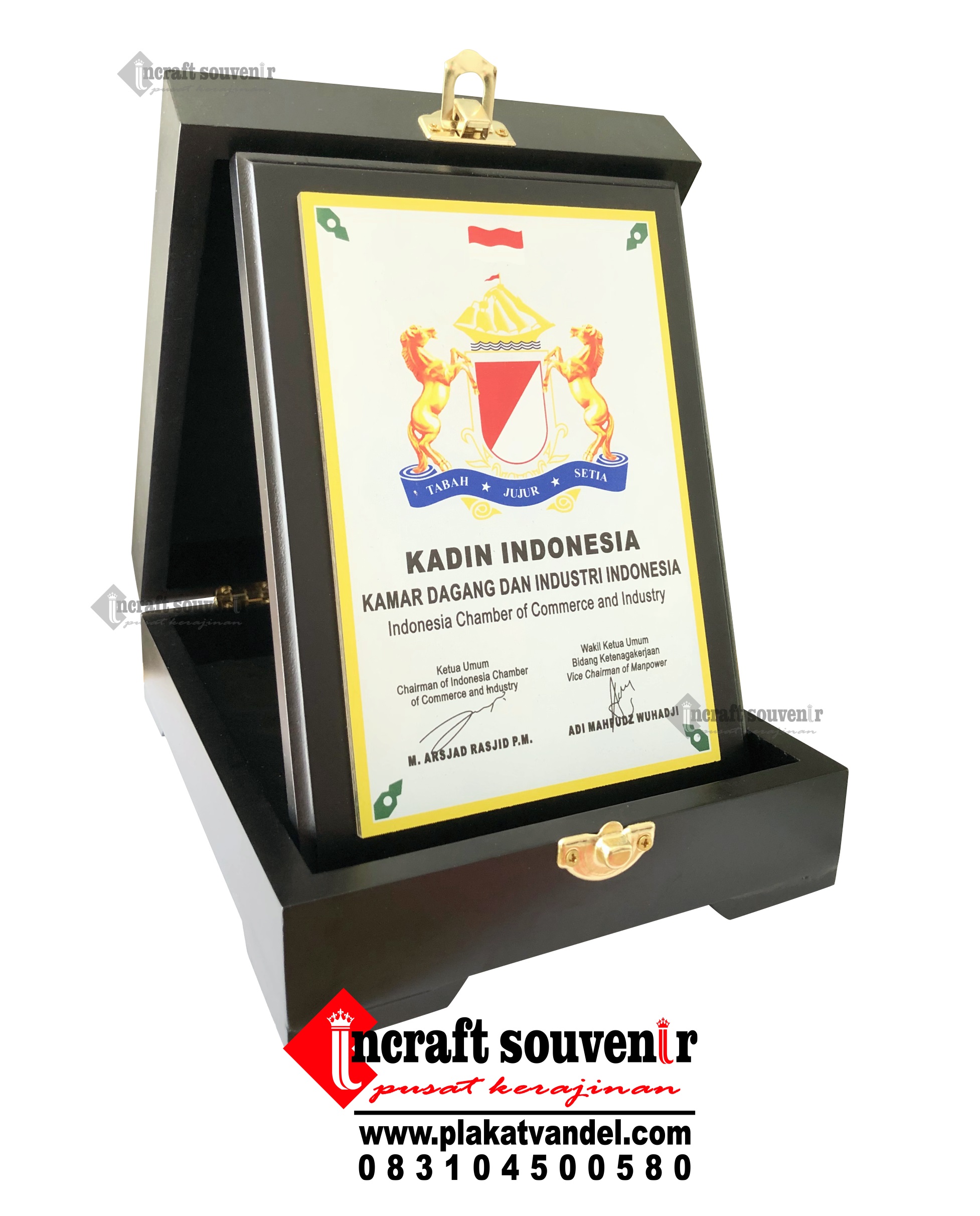 PLAKAT KAYU BOX KADIN INDONESIA K13